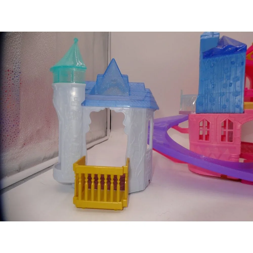 Disney Princess Glitter Glider Castle with 6 Princesses and 6 castle‎ moduls